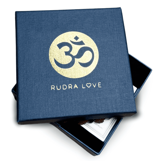 Caixa de presente e logotipo Rudra Love